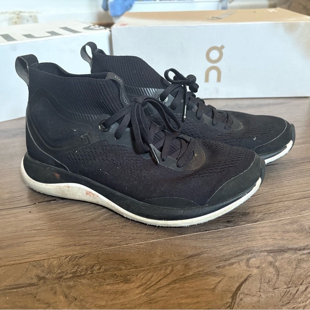 On Running Women’s Black Athletic Shoes